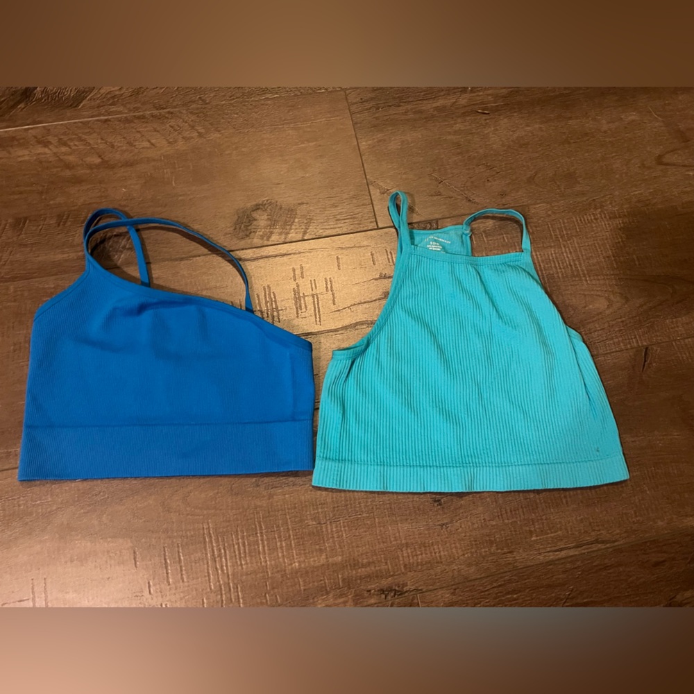 No Boundaries Bundle 

Light Blue tank - S
Blue tank - M